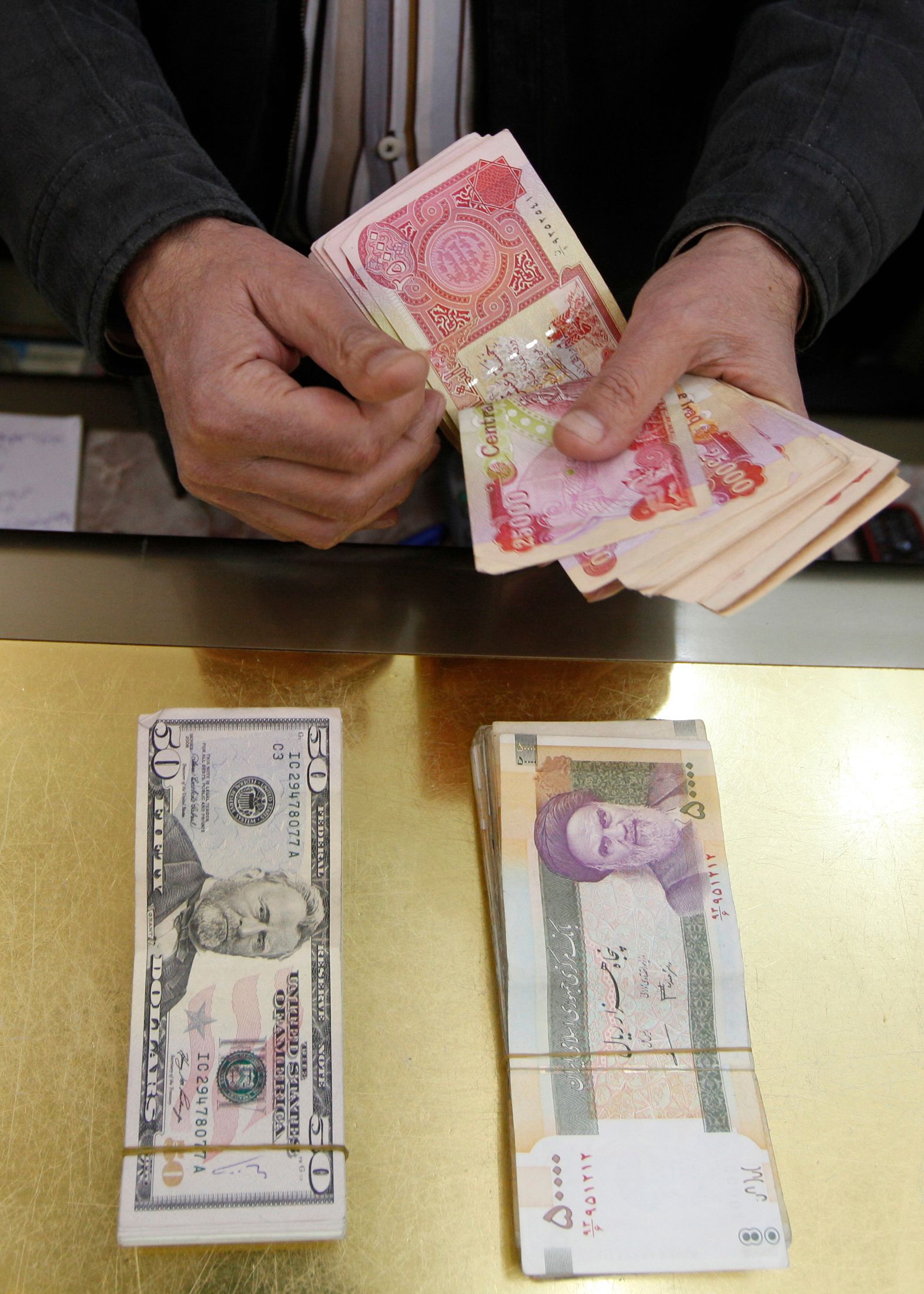 وال استریت ژورنال: تشدید فشار بر جمهوری اسلامی موجب کاهش ارزش پول عراق شده است