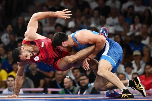 در رقابتی نزدیک و نفسگیر؛ شکست امیرعلی آذرپیرا برابر قهرمان کشتی جهان