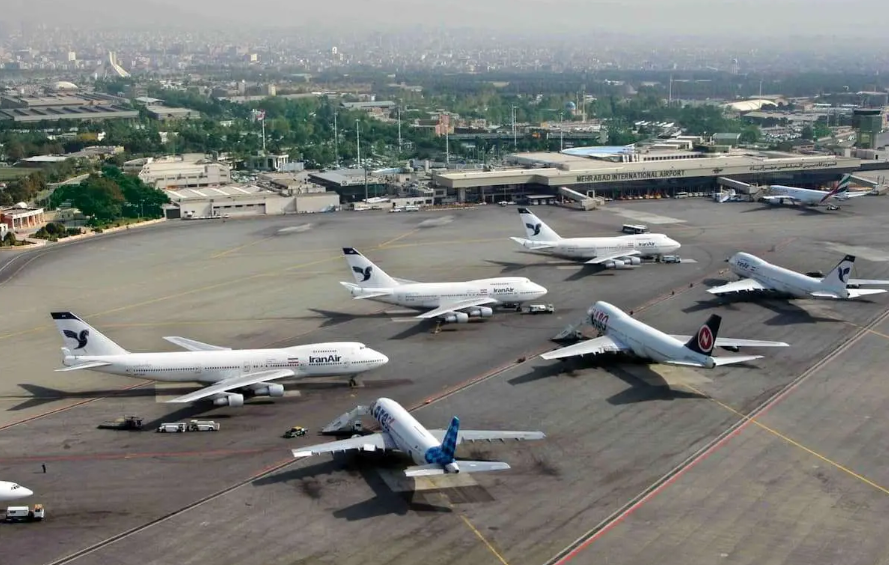 إيران تستبق عقوبات محتملة وتشتري طائرتين مدنيتين مستعملتين من نيجيريا