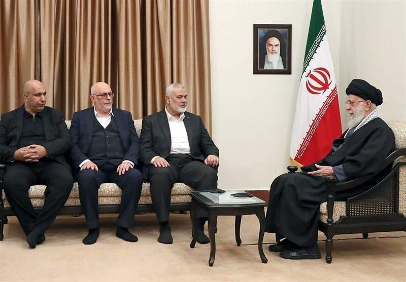 في ثاني زيارة منذ حرب غزة.. رئيس حركة حماس يلتقي المرشد الإيراني بطهران 