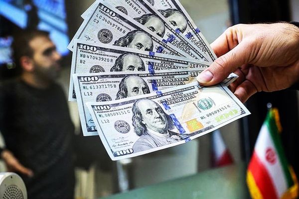 دلار از ۱۳۵ هزار تومان گذشت و سکه مرز ۱۴۷ میلیون تومان را رد کرد