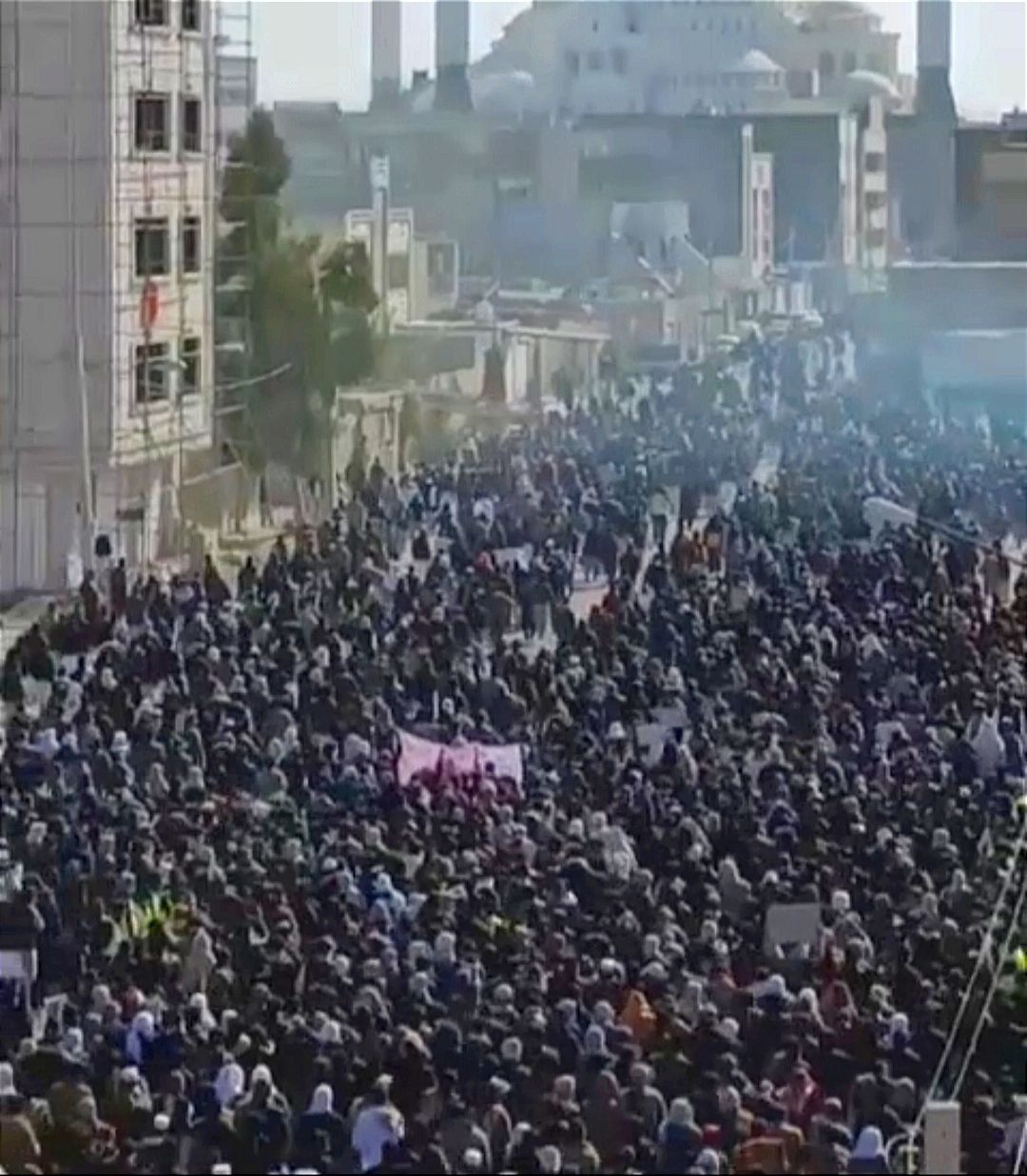 تجمع اعتراضی در زاهدان، راسک و گالیکش؛ مولوی گرگیج: آنکه حرف مردم را نشنود لایق حکومت نیست