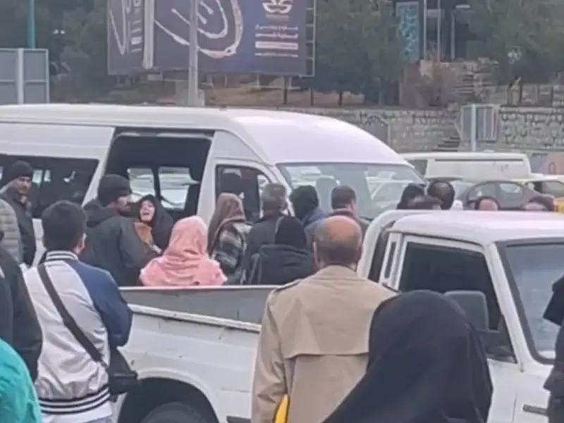 اعتقال سيدة بشكل عنيف في طهران بسبب رفضها ارتداء "الحجاب الإجباري"