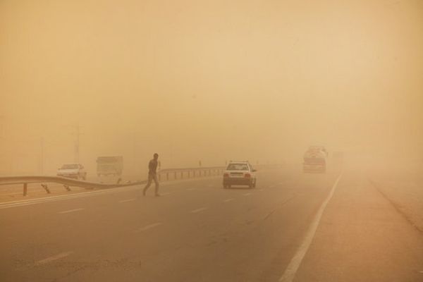 Dust storm blankets central Iran as air quality worsens