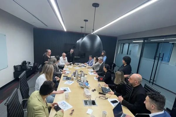 Activists Meet Canadian MPs to Address Iran Issue