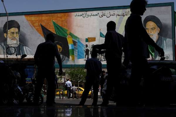 روان جامعه ایران در یک سال گذشته؛ وقتی بحران به زندگی تبدیل میشود