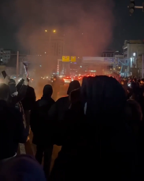 Iran protests persist amid deadly crackdown and internet blackout