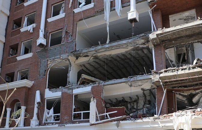 ویرانی‌های برجا مانده پس از انفجار بندرعباس