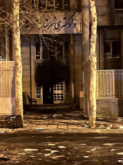 پیام مخاطب از محلات: ماموران اعلامیههای ترحیم کشتهشدگان را جمع میکنند