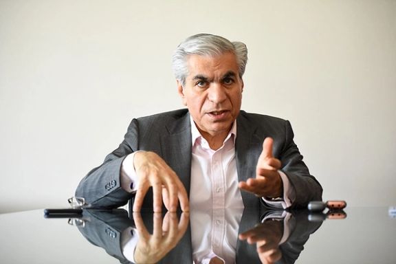 رئيس أسبق للبنك المركزي الإيراني: كل أسرة تتحمّل نحو 200 دولار شهريا بسبب العقوبات