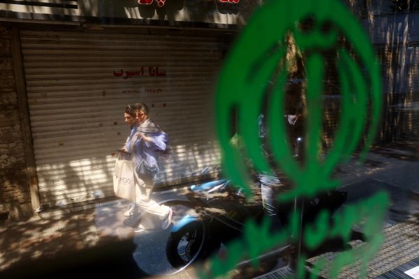 Iran businesses scale back as inflation, internet curbs bite
