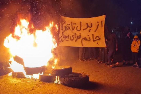 شاهد عینی: در بیمارستان ارتش دیدم که به معترضان تیر خلاص میزدند