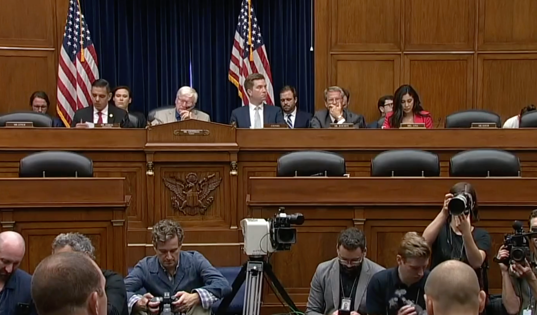 مقام‌های نظامی پیشین آمریکا درباره اشیاء پرنده ناشناس در کنگره گواهی دادند