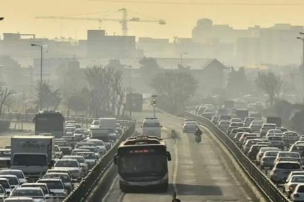 معاون وزیر بهداشت: خودروهای نو هم مانند فرسودهها هوا را آلوده میکنند