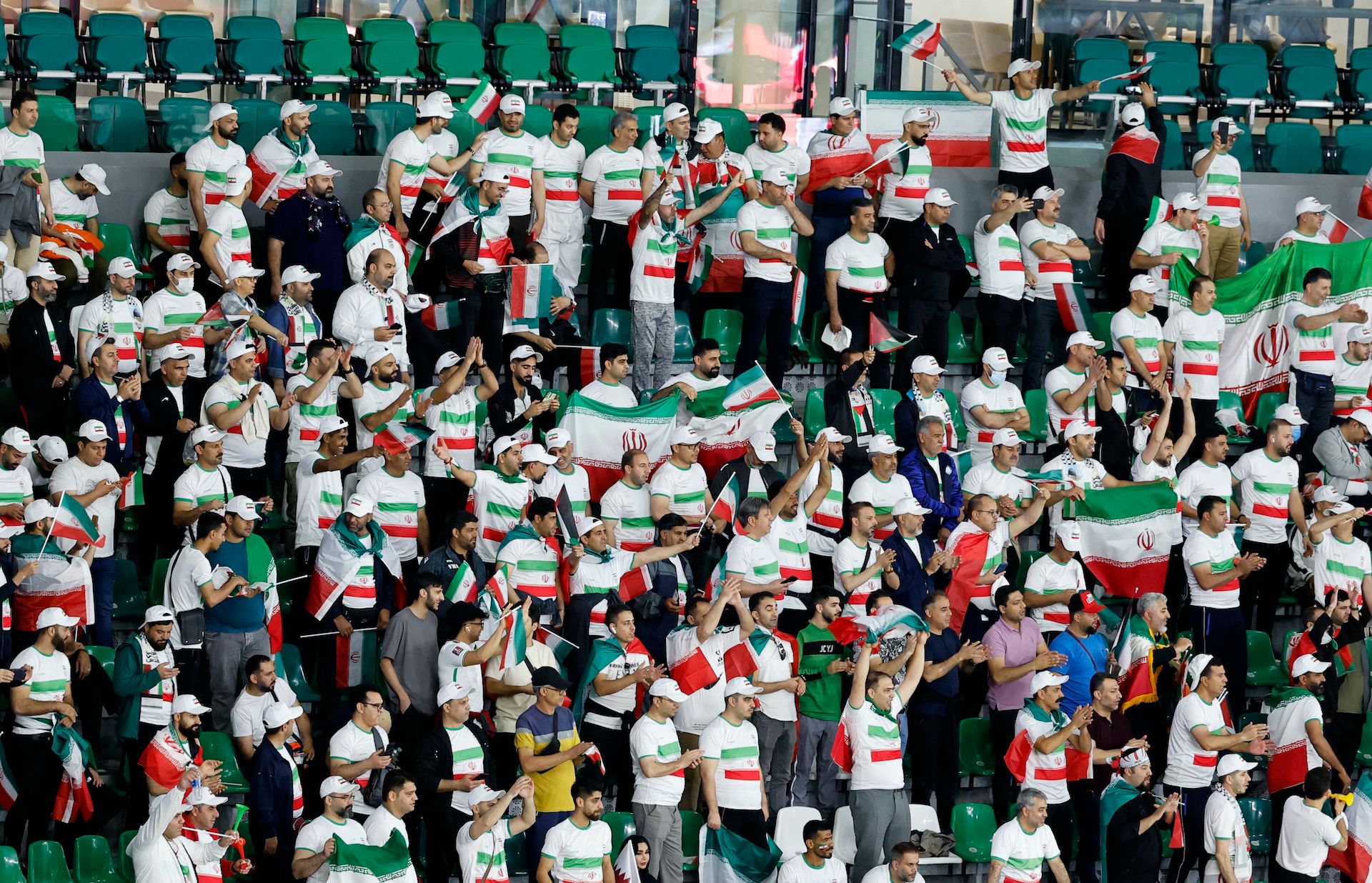 اشکان خطیبی: مردم کلیه می‌فروشند اما ۹۰ میلیارد تومان خرج نیروهای بسیج در قطر شد