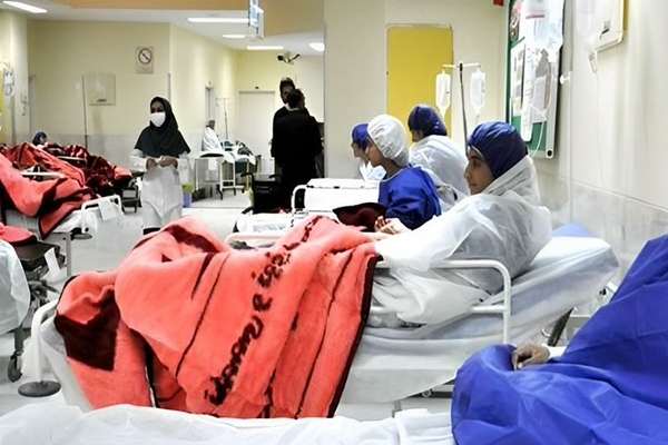 Clerics, Politicians Slam Government Inaction In Iran Gas Attacks