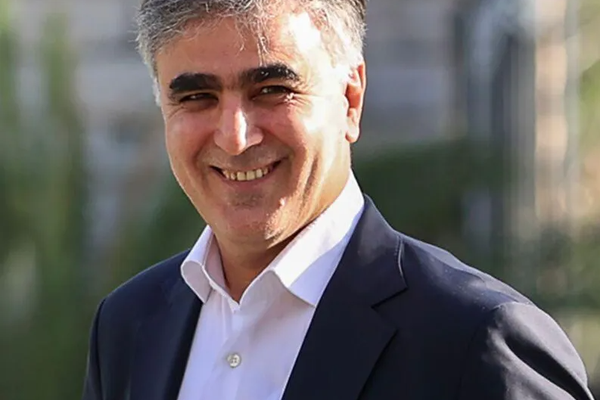 رئيس البنك المركزي الإيراني: احتياطيات النقد الأجنبي والذهب آمنة ومتاحة