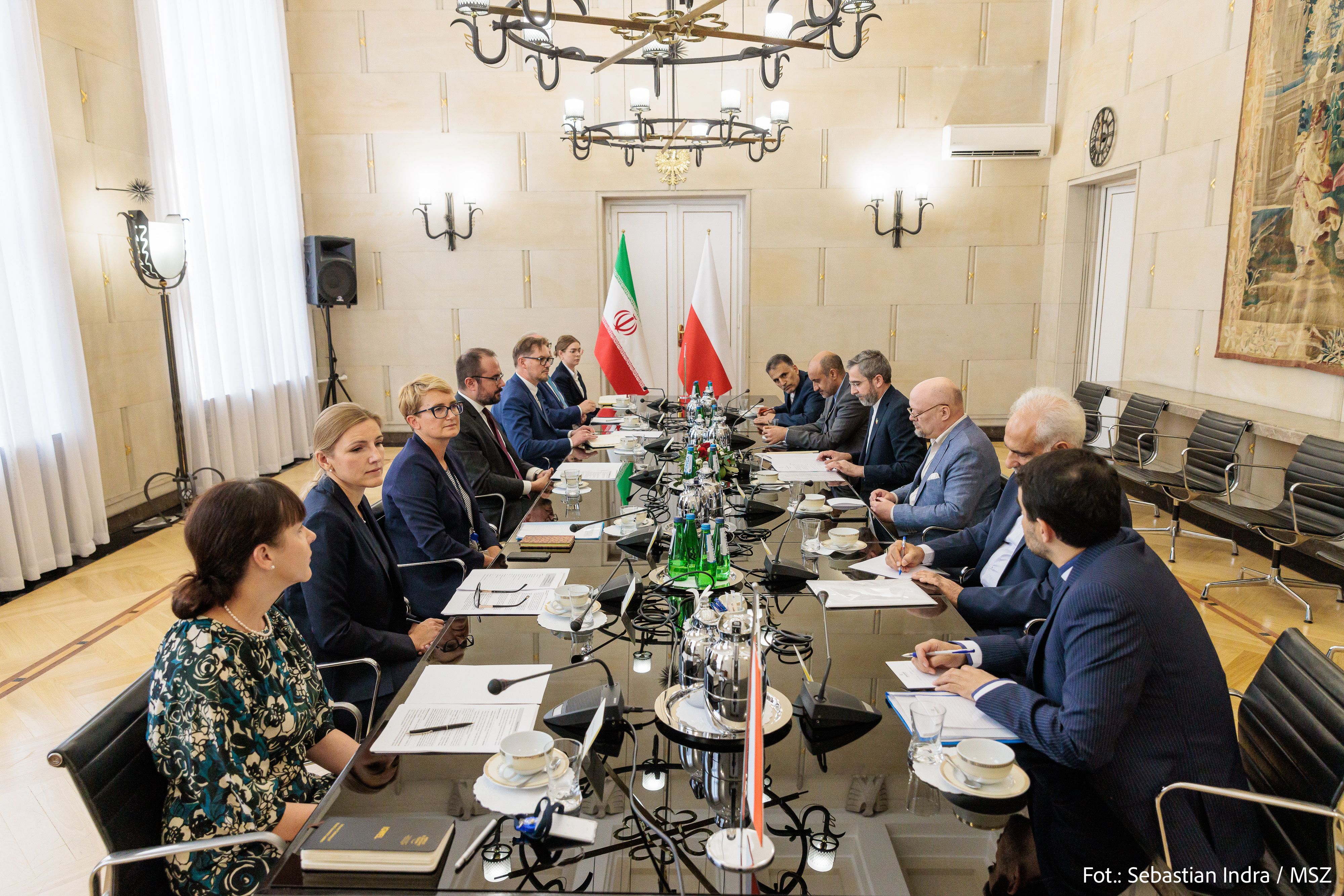 Poland Warns Iran Against Supporting Russia 