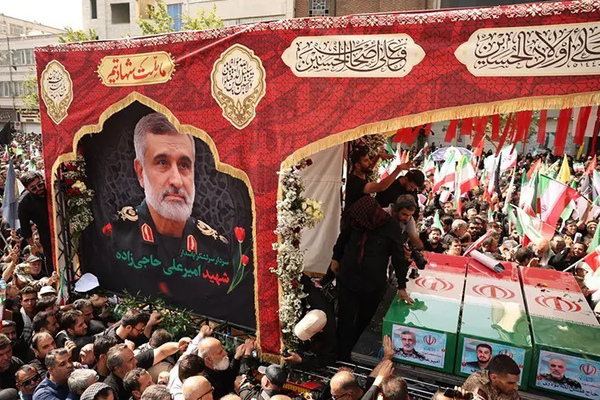 "نيويورك تايمز": إسرائيل استهدفت قادة عسكريين إيرانيين عبر اختراق هواتف حراسهم وسائقيهم