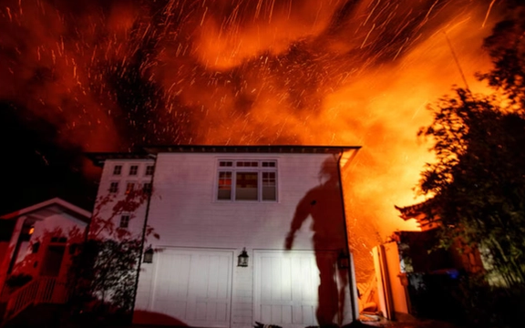 نگرانیها از بازگشت بادهای شدید و تشدید آتشسوزیهای لسآنجلس