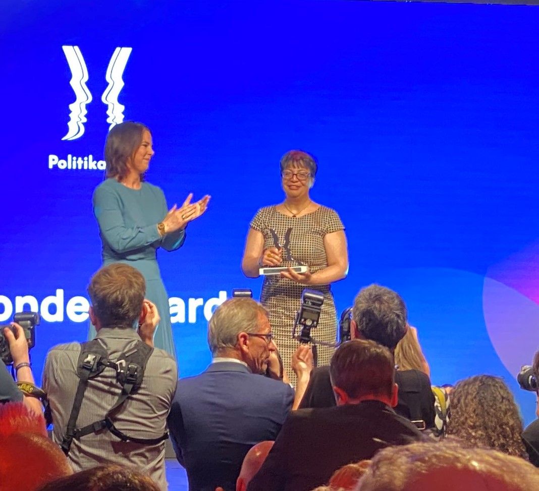 وزیر خارجه آلمان با اهدای جایزه به شادی صدر تلاش او را در ثبت نقض حقوق بشر در ایران ستود