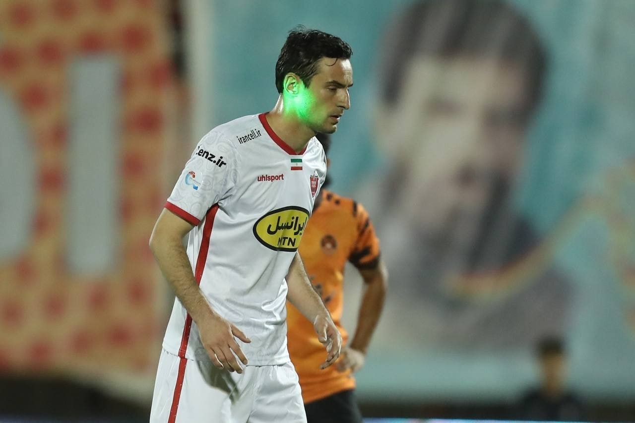 کمیته انضباطی فدراسیون فوتبال: از لیزر استفاده کنید، از میزبانی محروم می‌شوید