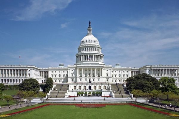 US Lawmakers Back Series Of Resolutions To Support Iranians