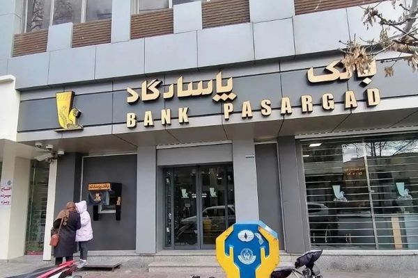أمين اتحاد البنوك الخاصة الإيرانية: تحركات مشبوهة لسحب مبالغ نقدية ضخمة من المصارف