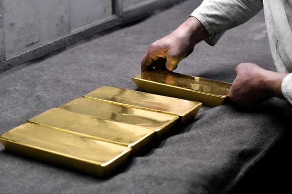 Iran's gold reserves are buffer against snapback of UN sanctions, ex-banker says