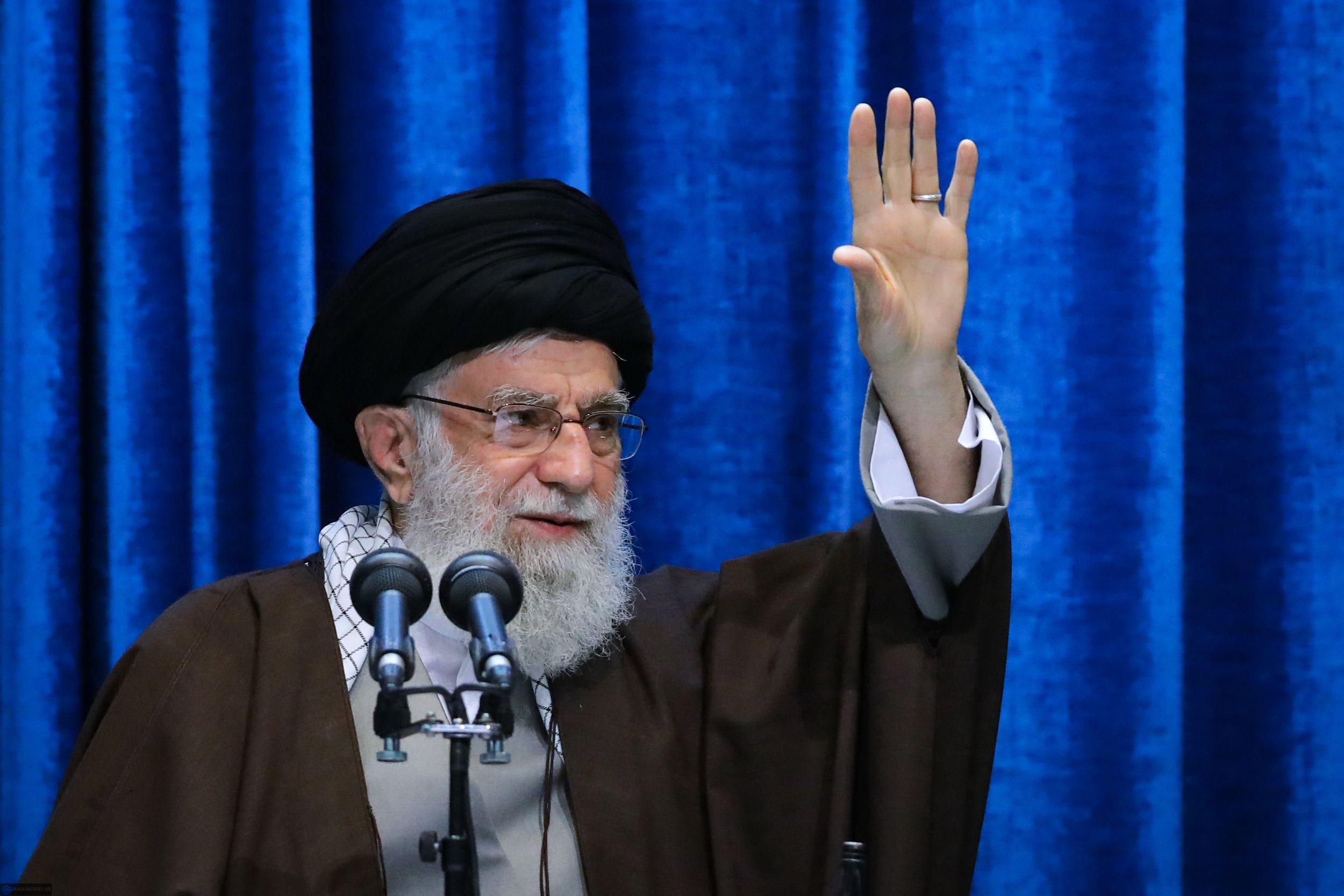 نماز جمعه ۲۷ دی‌ماه ۱۳۹۸، پس از مرگ قاسم سلیمانی: «رئیس جمهور آمریکا(ترامپ) به زبان خودش اعتراف می‌کند [که ما کشتیم] خدای متعال می‌زند پشت گردن افراد که خودشان اعتراف کنند.»