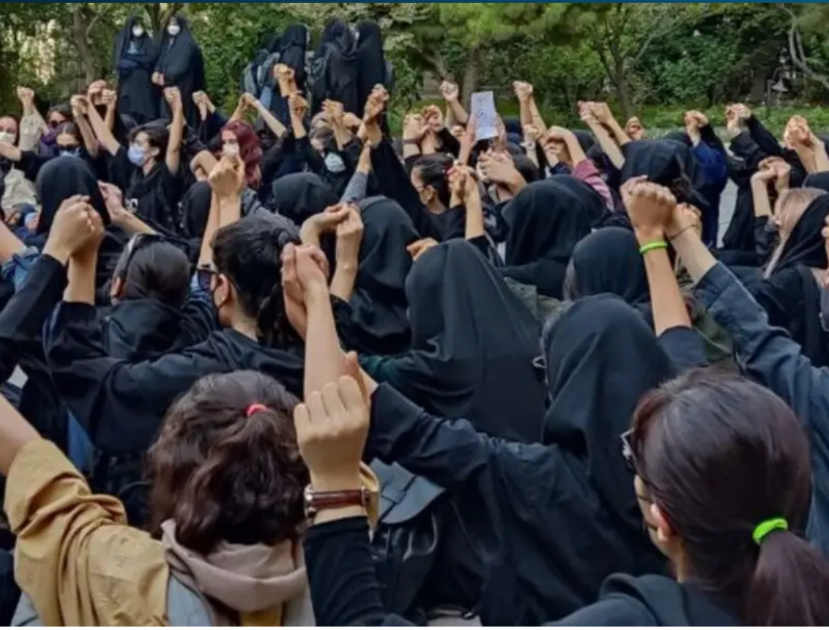 المنتدى الطلابي العالمي: أكثر من 70 ألف طالب جامعي شاركوا بالانتفاضة الشعبية في إيران