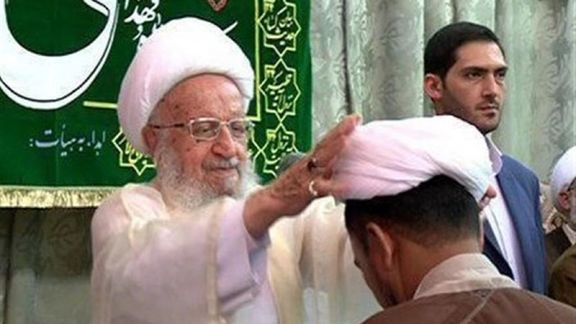 Famous ayatollah Makarem Shirazi bestowing an ammameh to a seminary graduate