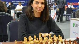 Iranian Chess Grand Master Removes Hijab In Solidarity With Popular Movement