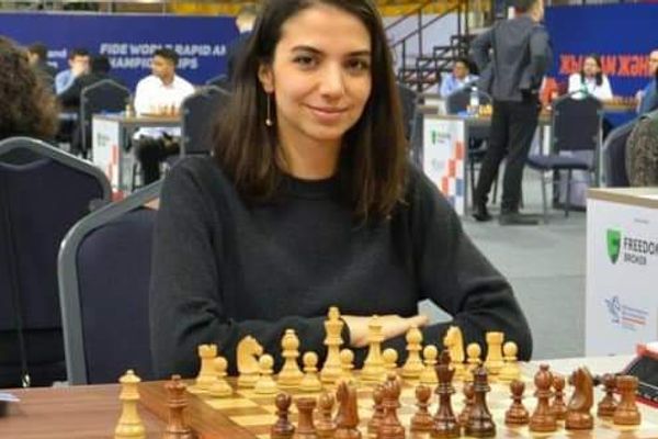 Iranian Chess Grand Master Removes Hijab In Solidarity With Popular Movement