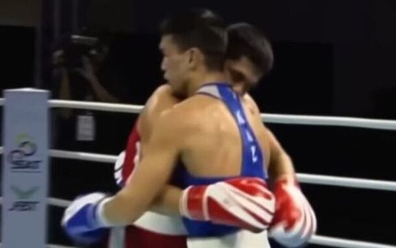 قهرمان بوکس آسیا تغییر کرد؛ طلای بوکسور ازبکستانی به دلیل گاز گرفتن حریف پس گرفته شد