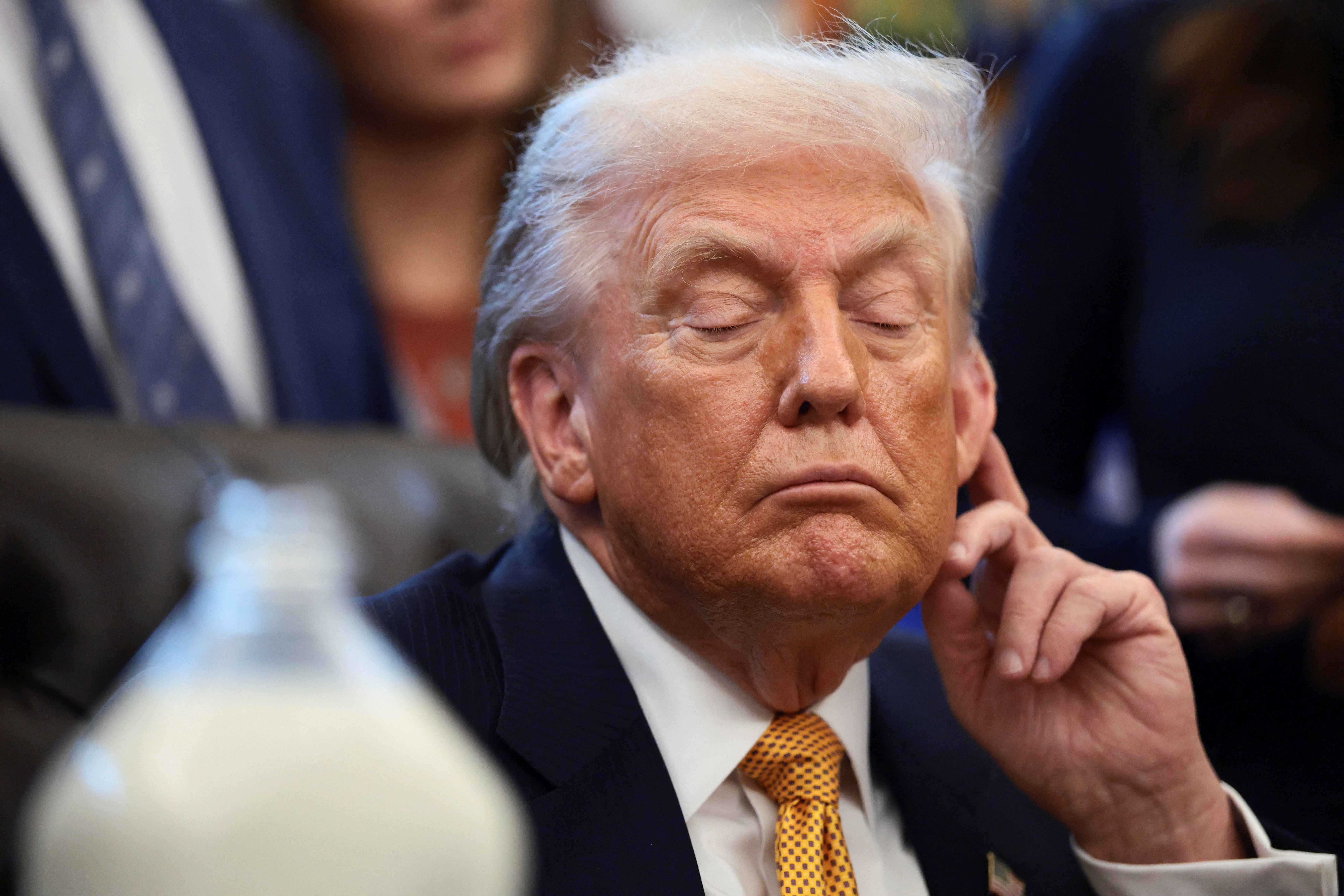 ترامپ درباره گزینه نظامی علیه تهران: صبر می‌کنیم و می‌بینیم چگونه پیش می‌رود