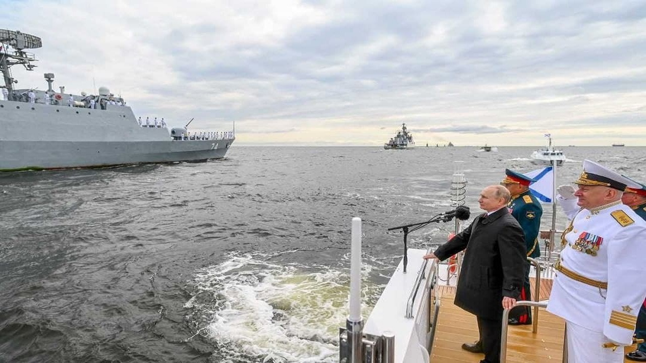 Iranian Navy’s IRIS Sahand, Moudge-class frigate, during a ceremony in Russia’s Army Day with President Vladimir Putin in attendance   (undated)
