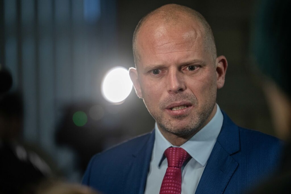 وزیر دفاع بلژیک: شاهزاده پهلوی میتواند در دوره گذار نقشی مثبت در ایجاد همگرایی ایفا کند