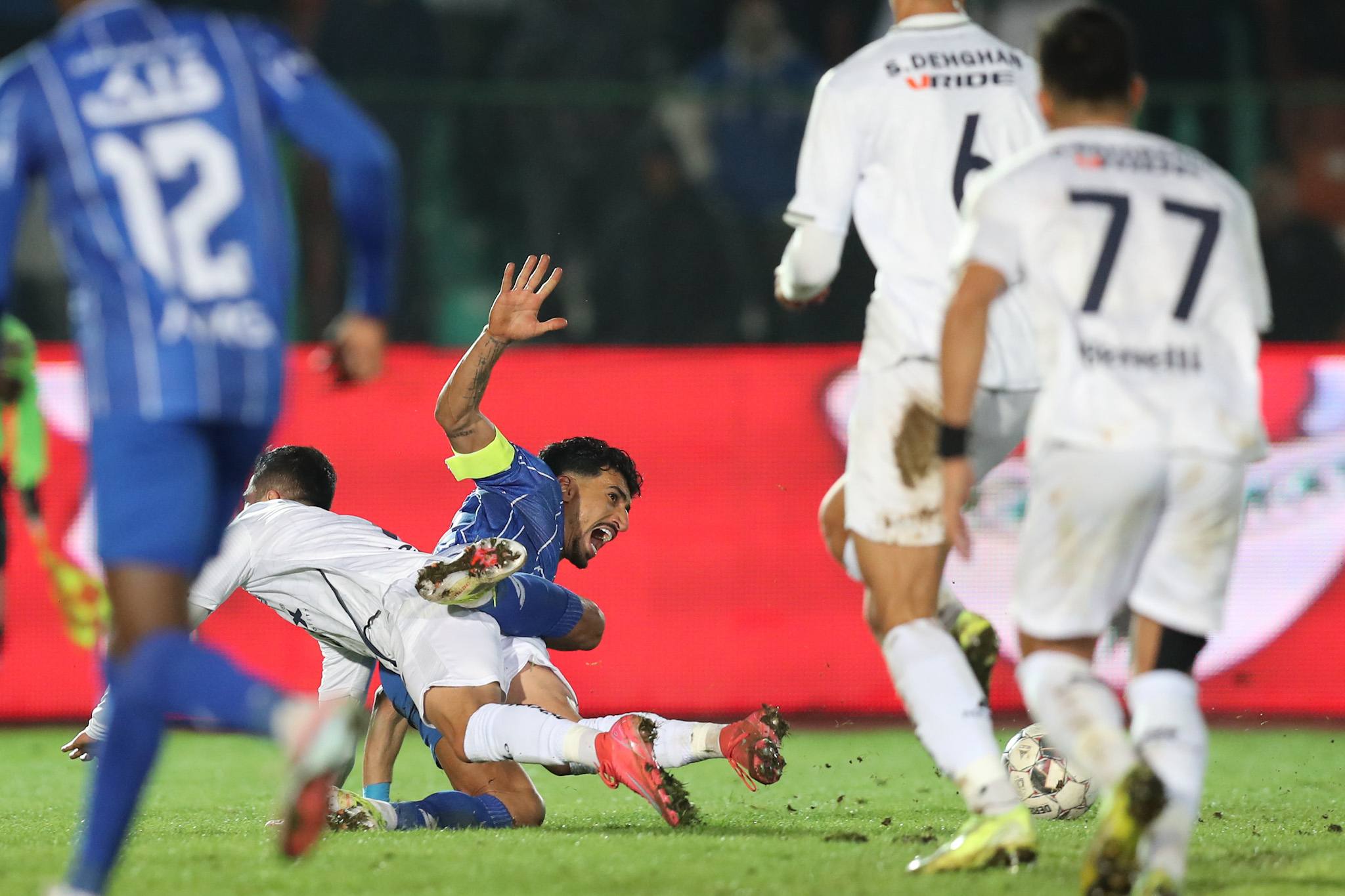 بیانیه استقلال در اعتراض به اشتباهات داوری: با وجود VAR سه پنالتی واضح برای ما نگرفتند