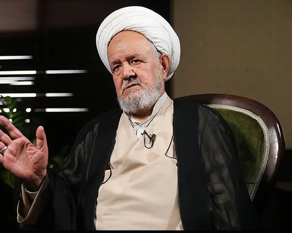 مسؤول بمكتب خامنئي يطالب الإيرانيين بالثقة في الإعلام الرسمي "فقط"