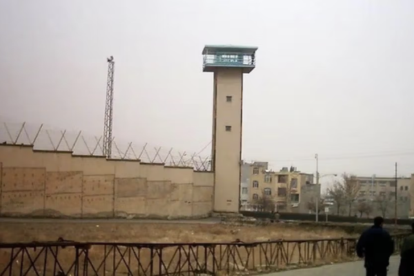 بعد انقطاع الكهرباء 21 ساعة متواصلة.. تفاقم الأزمة الإنسانية بسجن شيبان الأهواز في إيران