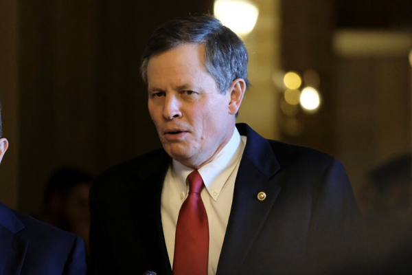 عضو سنای آمریکا: به جای مذاکره با رژیم ایران باید حداکثر فشار بر آن وارد شود