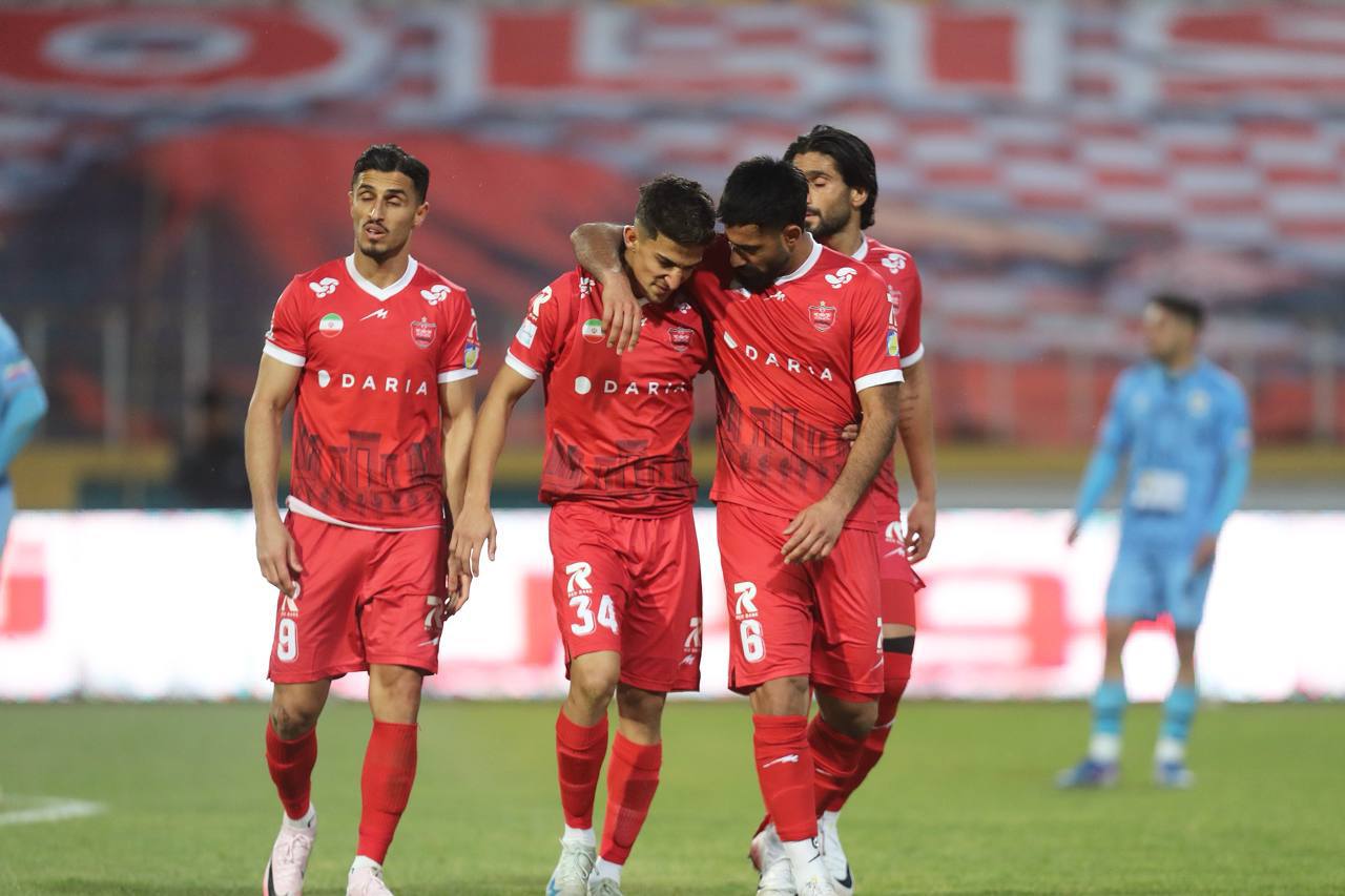 پرسپولیس چادرملو را برد؛ ادامه هراس جمهوری اسلامی از گسترش اعتراضات به استادیوم‌ها