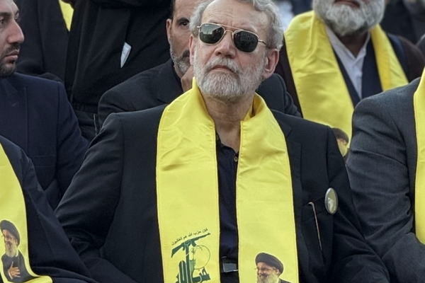 علی لاریجانی در لبنان: جمهوری اسلامی بر اساس دستورات خامنهای از حزبالله حمایت میکند