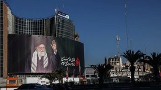 لماذا تتغير ترتيبات جنازة خامنئي باستمرار؟