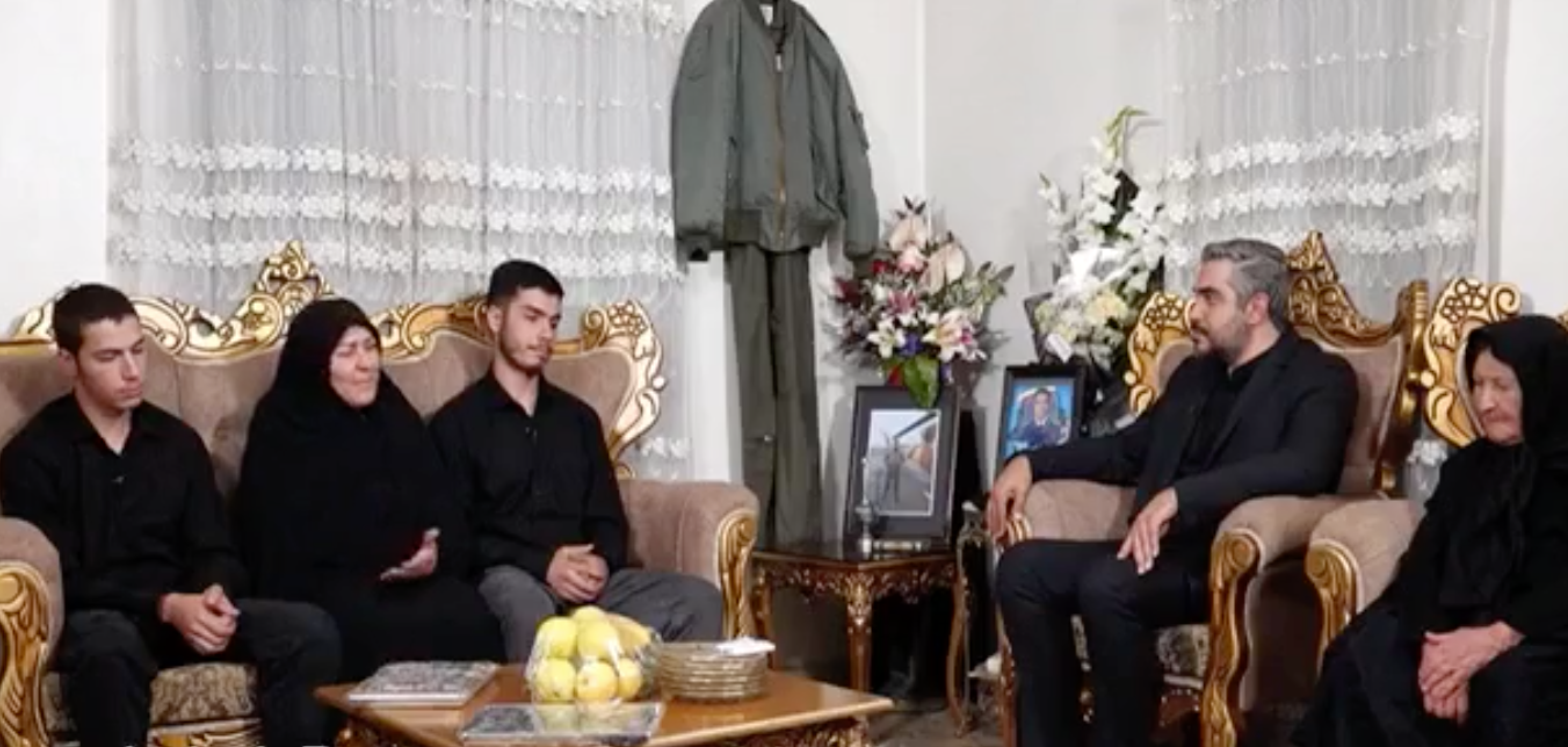 تلویزیون جمهوری اسلامی با خانواده تکنسین بالگرد رئیسی و از اقوام پویا بختیاری مصاحبه کرد