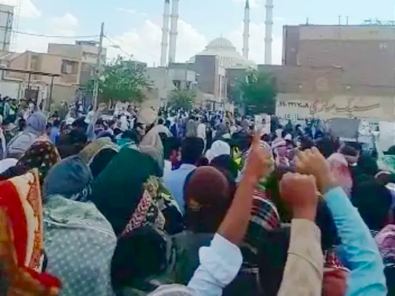 منظمة حقوق الإنسان الإيرانية تطالب بالتحقيق في "جمعة زاهدان الدامية" أمام المحاكم الدولية