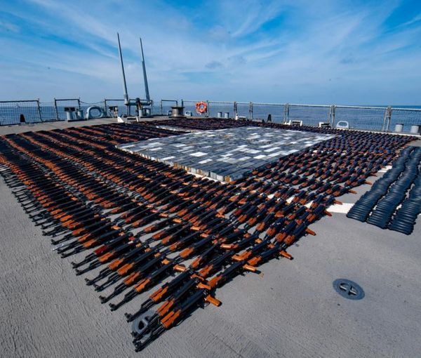 "العدل الأميركية" تبدأ إجراءات قانونية لمصادرة أسلحة مرسلة من "الثوري الإيراني" إلى اليمن