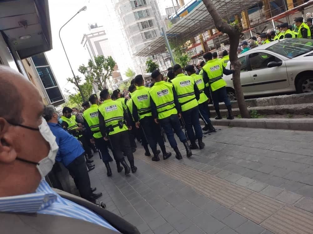 نیروهای امنیتی تجمع بازنشستگان مخابرات را در تهران به هم زدند