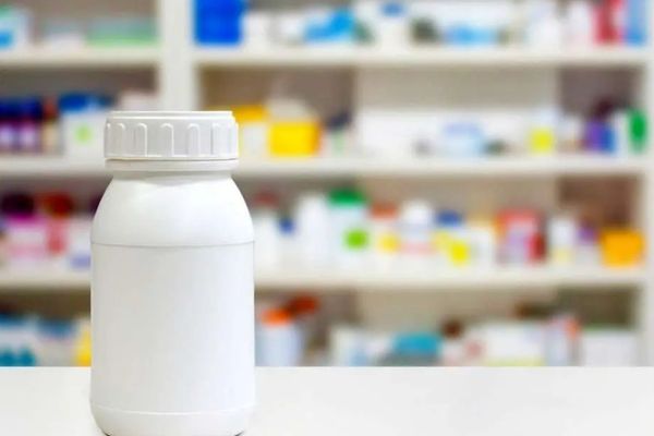 صحيفة إيرانية: أسعار الأدوية شهدت ارتفاعًا يتراوح بين 30 و300 %
